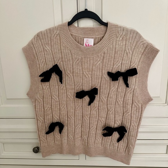 NWT So Me Oatmeal Cable Knit Sweater with bows Large - Picture 3 of 5